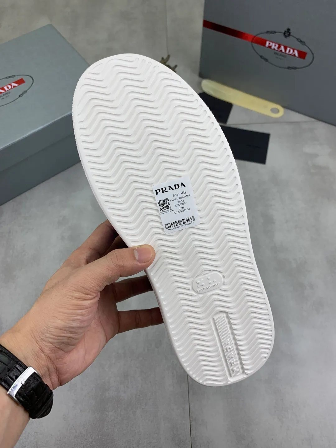 Men's shoes 💰P580💰 [New style] High version official website popular models are on the market, 🆘 Trendy brand (Prada) mainly promotes popular models, avant-garde and versatile fashion men's shoes private version mold opening, cowhide surface splicing 1:1.. Fashionable and simple, original imported cowhide lining cowhide feet; the atmosphere and personality are more fashionable, eye-catching and pursuing class. It will subvert the old idea and be a must-have for fashion trendsetters with you! Must keep it for yourself! Tall and comfortable, large and low, high-end quality workmanship. Size: 38-44 6️⃣colors available.